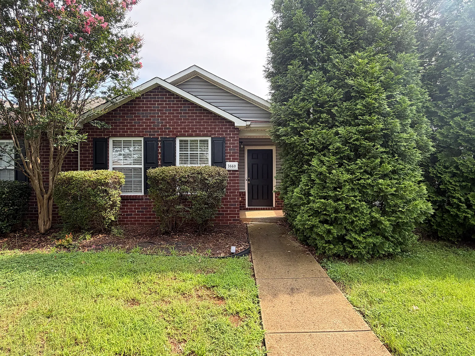 3 bed, 1710 sqft, $2,200 — Photo 1