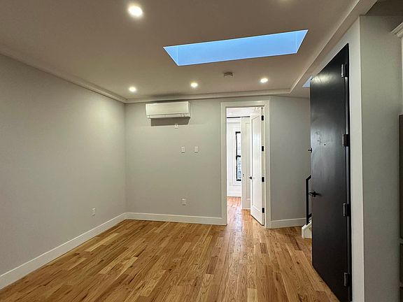 3rd image of 708 Putnam Ave #3D