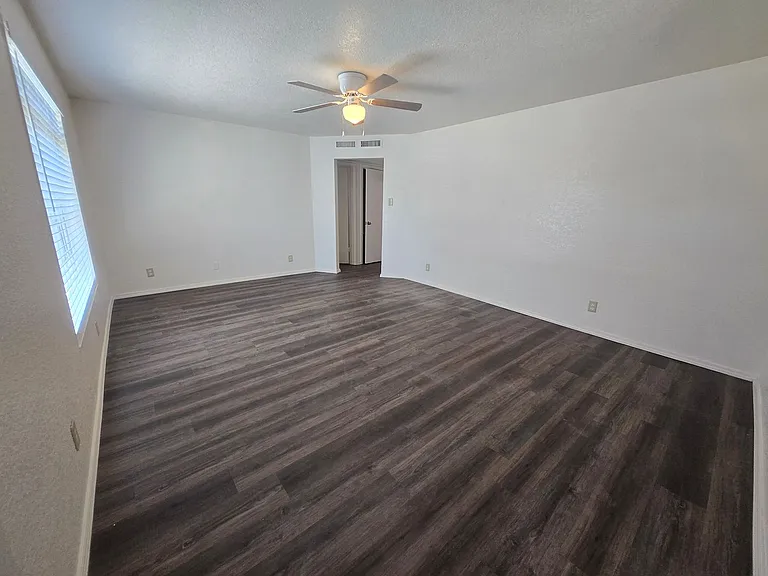 8 Aspen Pl — Photo 2