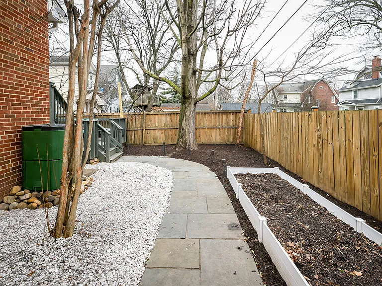 407 Russell Rd — Photo 58
