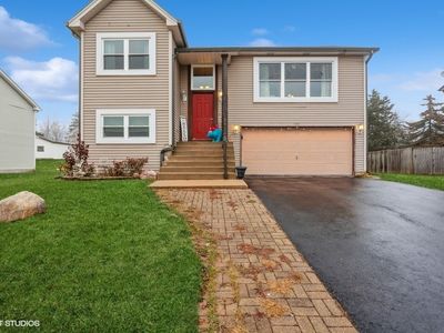1008 Joshua Tree Dr, Harvard, IL, 60033