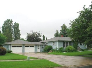1621 8th Ave NW, East Grand Forks, MN 56721