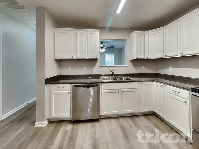 1829 Elkpark Dr — Photo 5