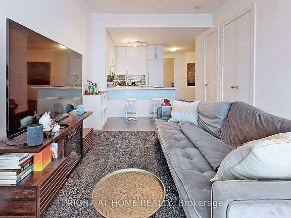 4th image of 39 Queens Quay E #920