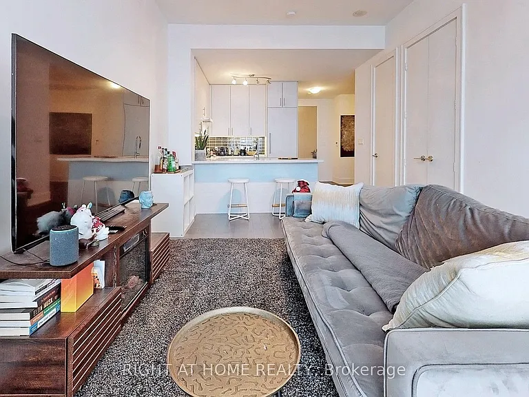 39 Queens Quay E #920 — Photo 4