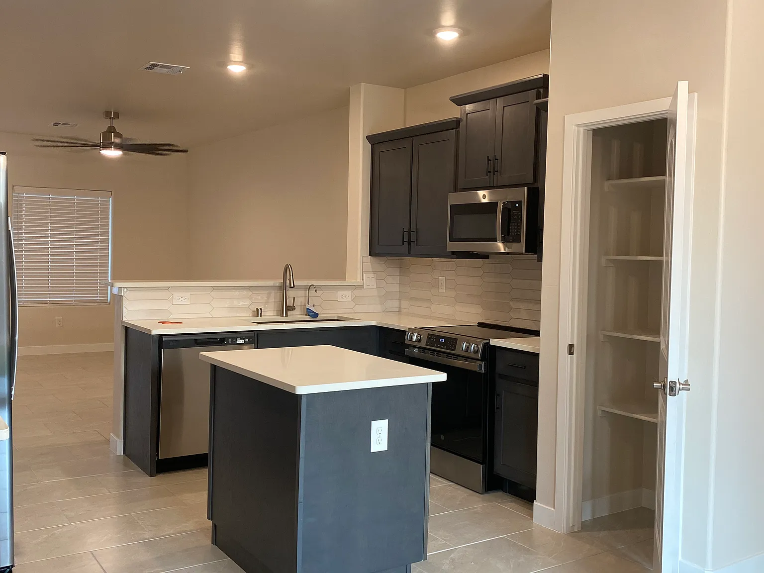3 bed, 1324 sqft, $1,800 — Photo 3