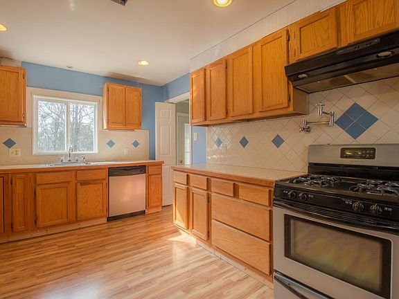 5th image of 2051 North Dr
