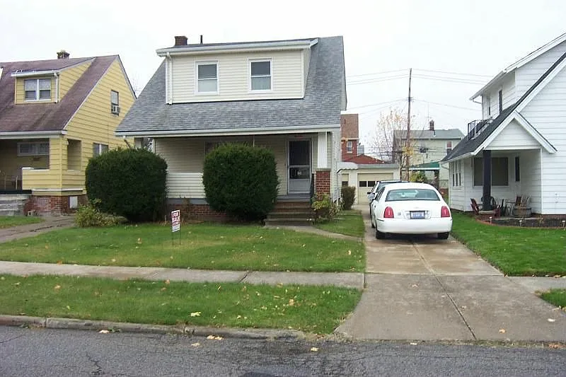 13714 Thornhurst Ave photo 1