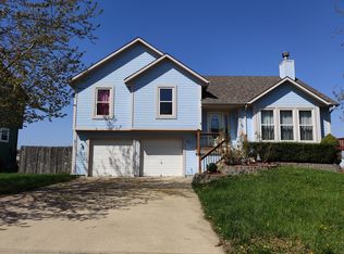 1028 E Cottage Creek Dr, Gardner, KS 66030