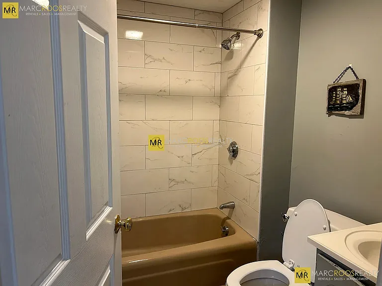 21 Weston St #21 — Photo 8