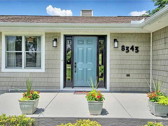 4th image of 8343 Garnet Dr