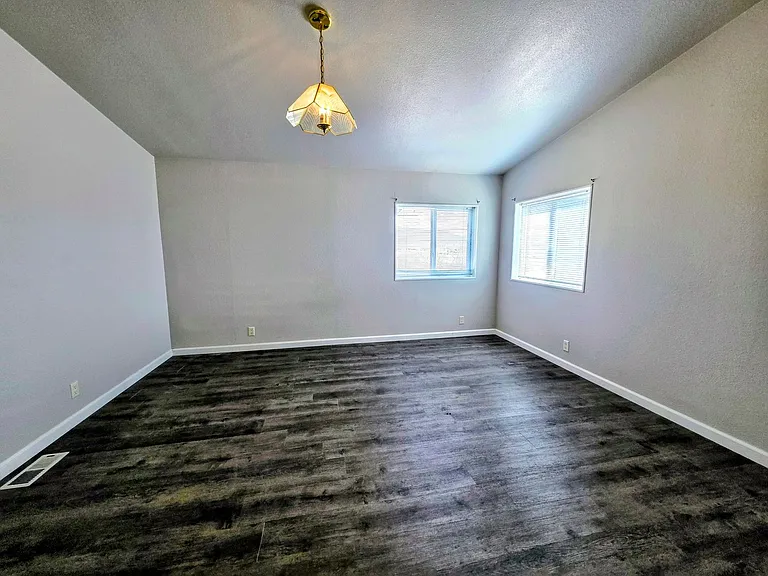 3545 Graham Ave — Photo 10
