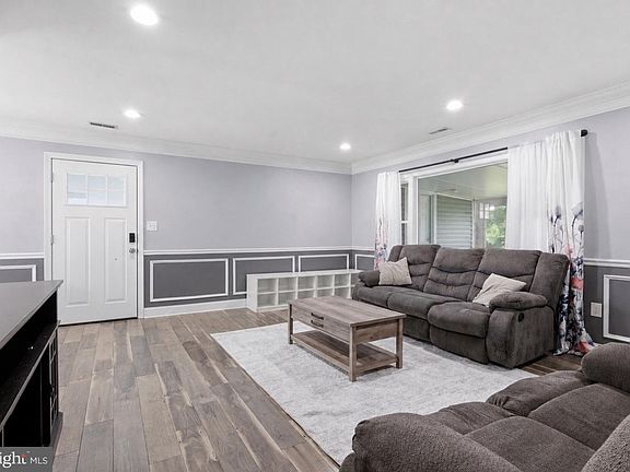 5th image of 59 Bartlett Ln