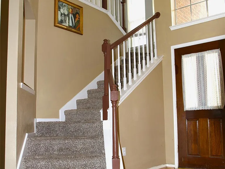 1235 Deer Ridge Dr — Photo 2