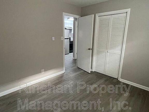 3rd image of 1045 Meadow Dr Unit B