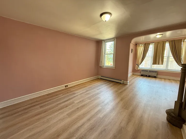 212 E Sheldon St — Photo 8