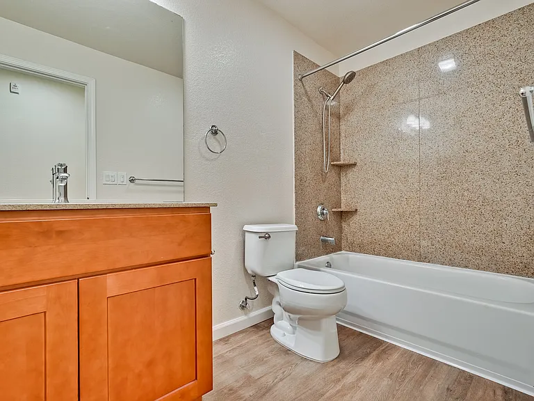 Encinal Place Apartments — Photo 31