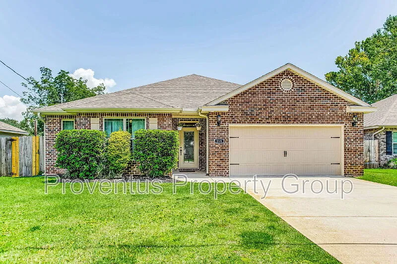 215 Green Dr