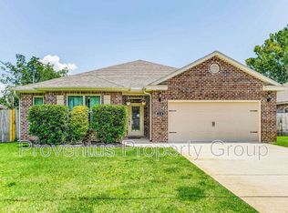 215 Green Dr, Mary Esther, FL 32569
