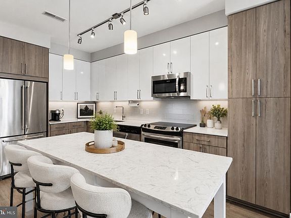 2nd image of 145 Riverhaven Dr Unit 454