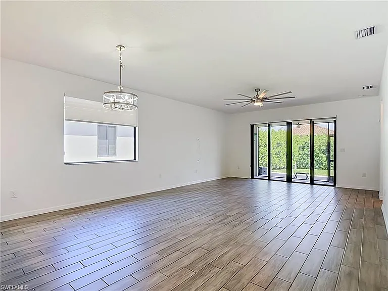 5045 Arancia Ln — Photo 5