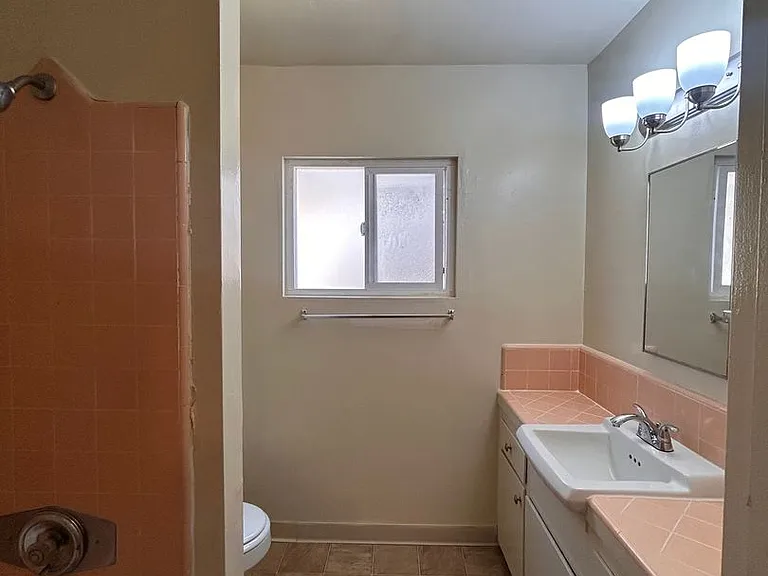 521 S Grevillea Ave — Photo 12