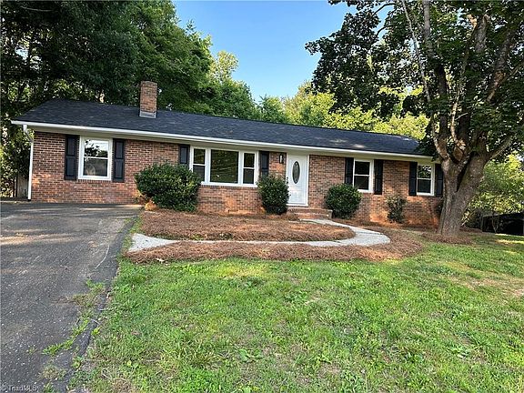 2nd image of 125 Dudley Cir
