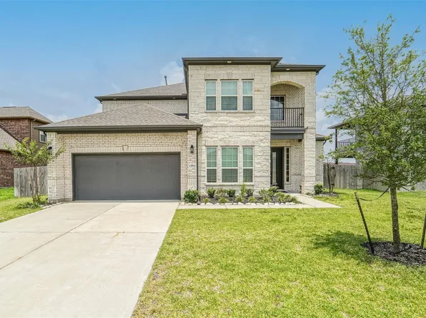 13915 Foyt Dr, Mont Belvieu, TX 77523