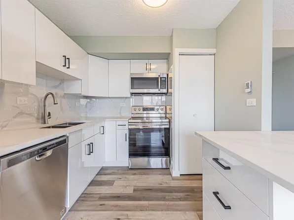 10150 117th St NW #1705, Edmonton, AB T5K 2J2