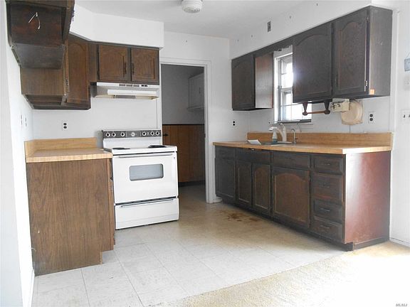 3rd image of 4 Merrimac Ct