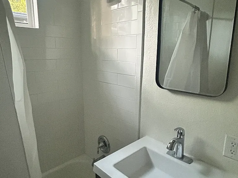 305 N Signal St #2 — Photo 6