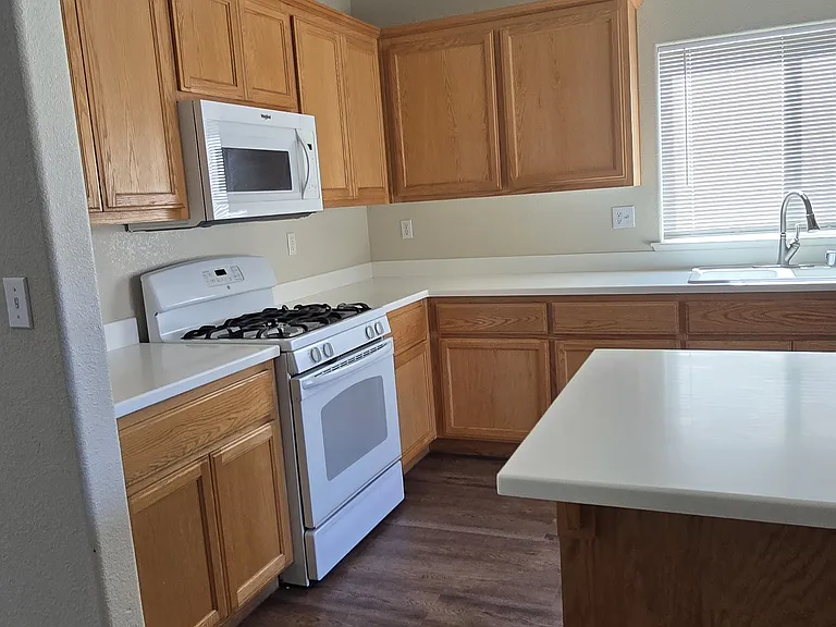 1113 Edith Ct — Photo 9