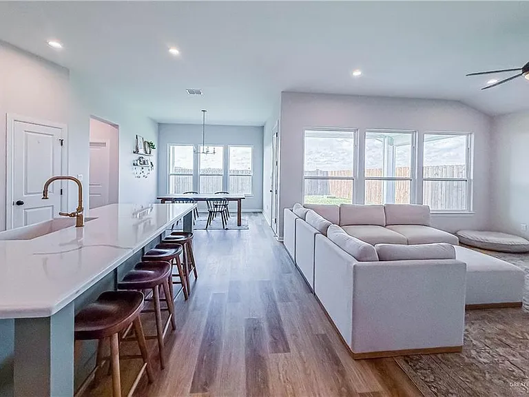 13704 Belle Ct — Photo 4
