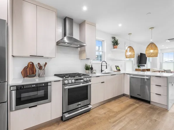 360 Athens St #360, Boston, MA 02127