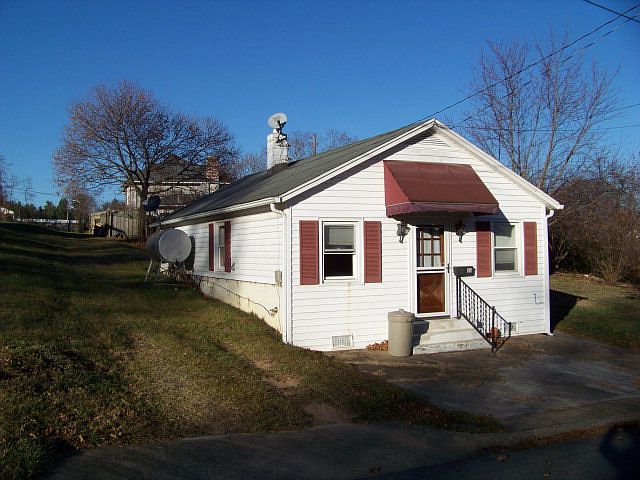 1st image of 106 Edgewood Dr