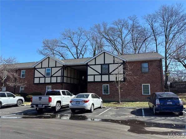 1056 Cedargate Dr, Saint Louis, MO 63122