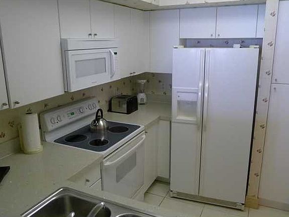 3rd image of 17375 Collins Ave #2001