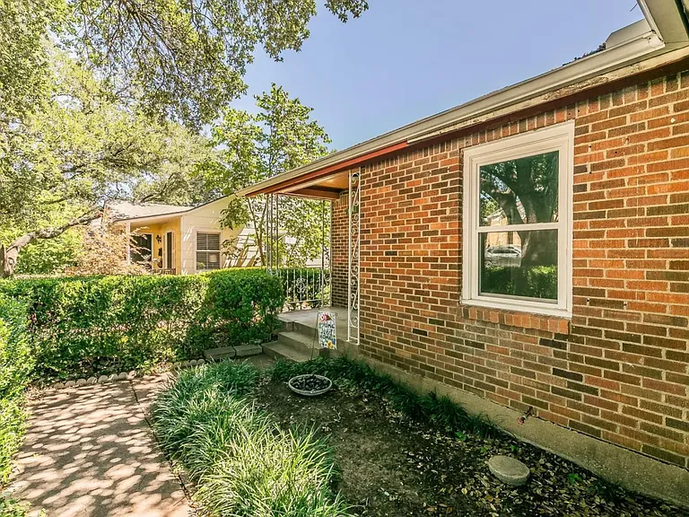 3241 Sandage Ave — Photo 18