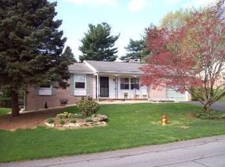 1627 Colonial Manor Dr, Lancaster, PA 17603