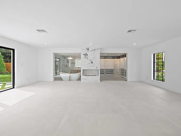 391 W Riverside Dr — Photo 41