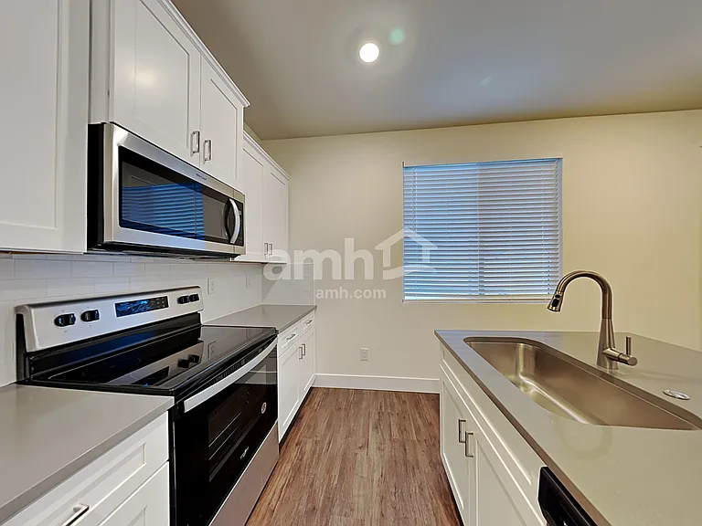 740 S Retort Ave — Photo 4