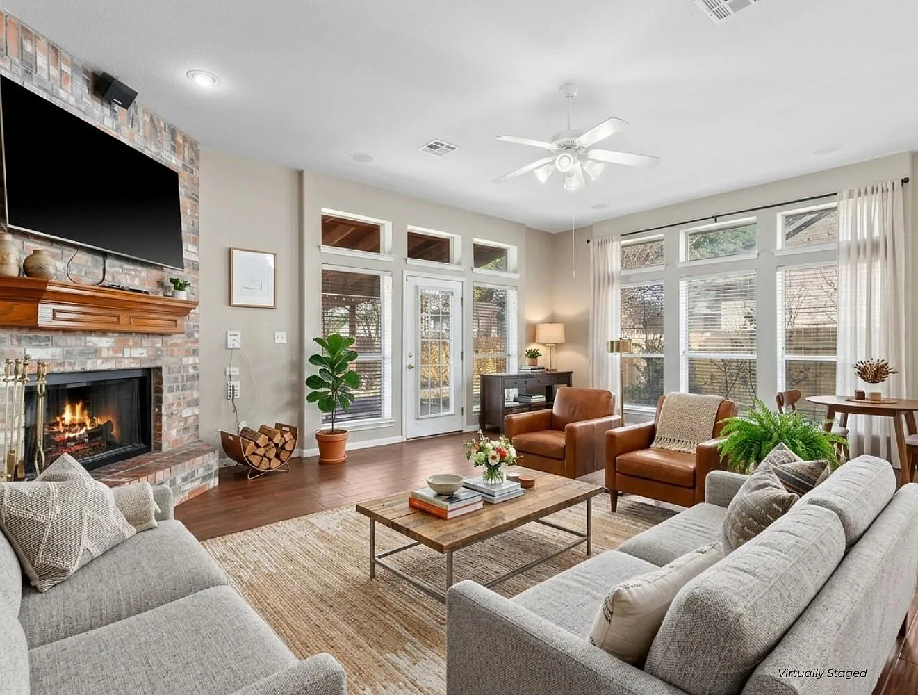 4 bed, 3.5 bath, 3626 sqft, $3,900 — Photo 3
