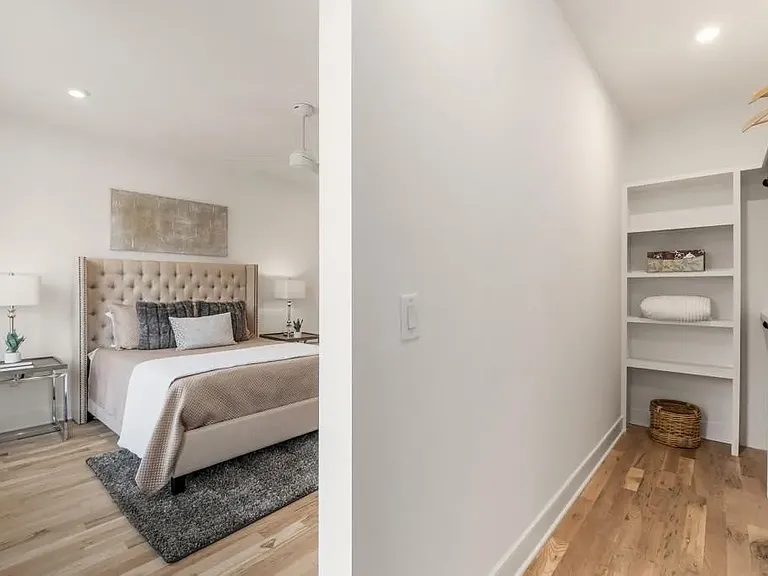 1237 Memorial Dr SE #102 — Photo 4