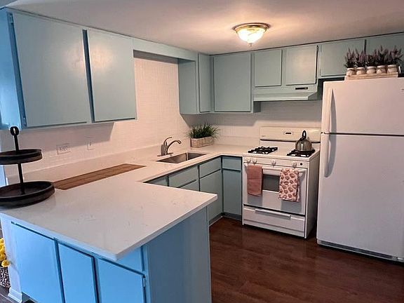 3rd image of 16305 Laramie Ave #1S