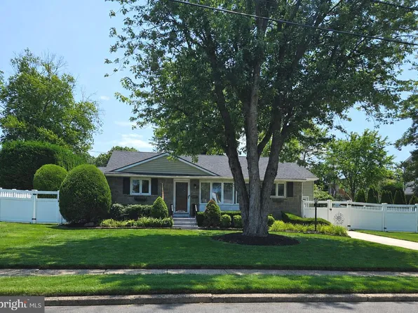 2823 Burgundy Dr, Cinnaminson, NJ 08077