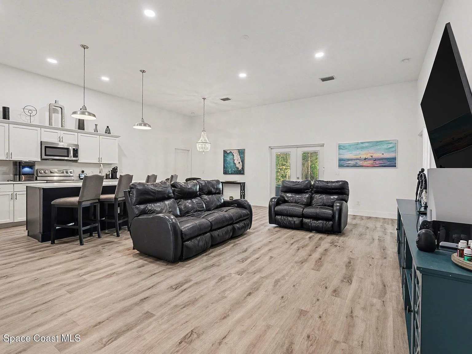 4 bed, 3.5 bath, 2086 sqft, $3,000 — Photo 4
