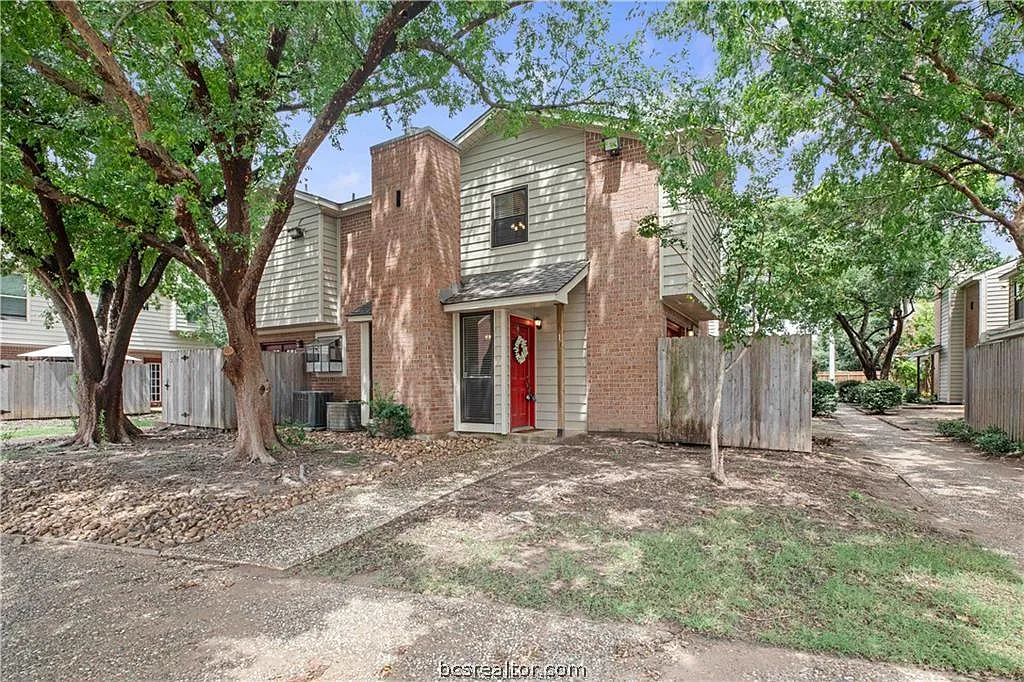 1 bed, 1.5 bath, 814 sqft, $1,500 — Photo 1