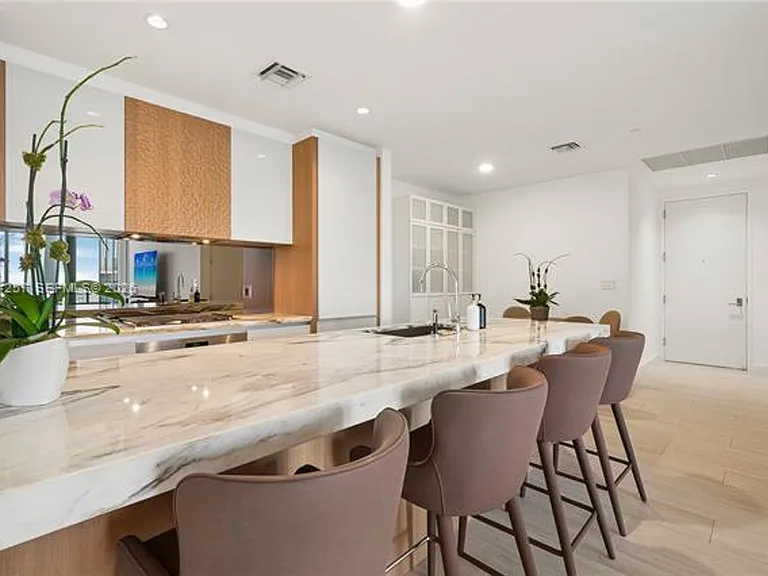 2831 S Bayshore Dr #CU-1701 — Photo 30