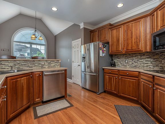 5th image of 834 Old Jefferson Pike
