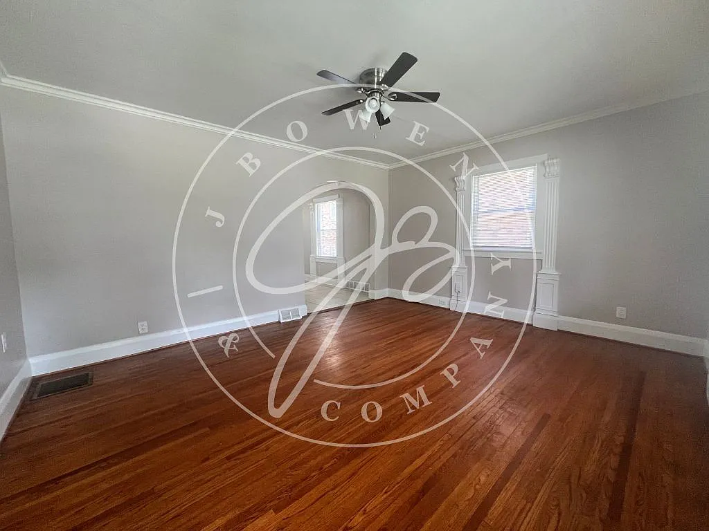 3 bed, 1.0 bath, 1168 sqft, $1,350 — Photo 3